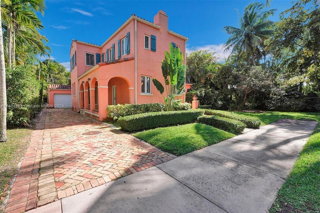 Recently Sold: $2,999,998 (4 beds, 4 baths, 3668 Square Feet)