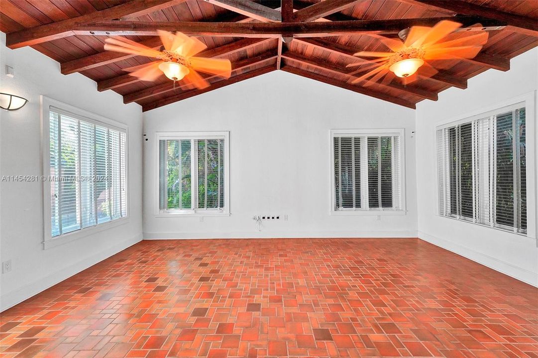 Recently Sold: $2,999,998 (4 beds, 4 baths, 3668 Square Feet)