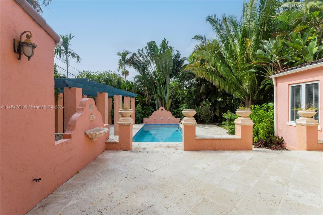 Recently Sold: $2,999,998 (4 beds, 4 baths, 3668 Square Feet)