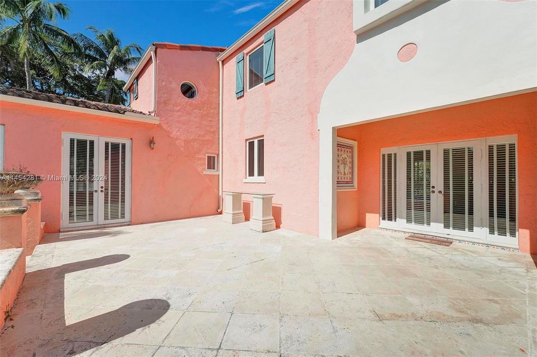 Recently Sold: $2,999,998 (4 beds, 4 baths, 3668 Square Feet)