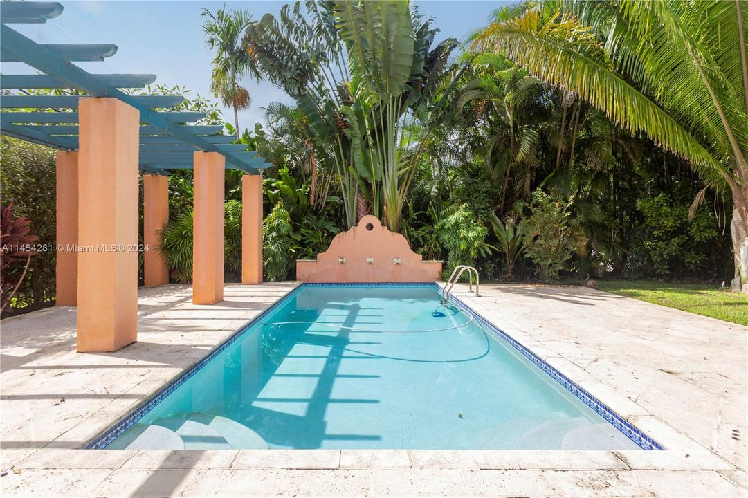 Recently Sold: $2,999,998 (4 beds, 4 baths, 3668 Square Feet)