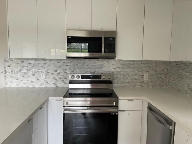 Brand new stainless steel appliances!!