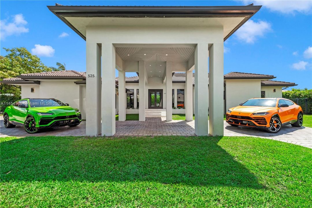 合同活跃: $1,999,999 (5 贝兹, 4 浴室, 2984 平方英尺)