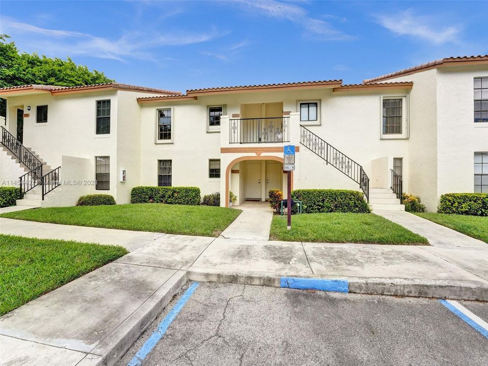 Vendido Recientemente: $275,000 (2 camas, 2 baños, 935 Pies cuadrados)