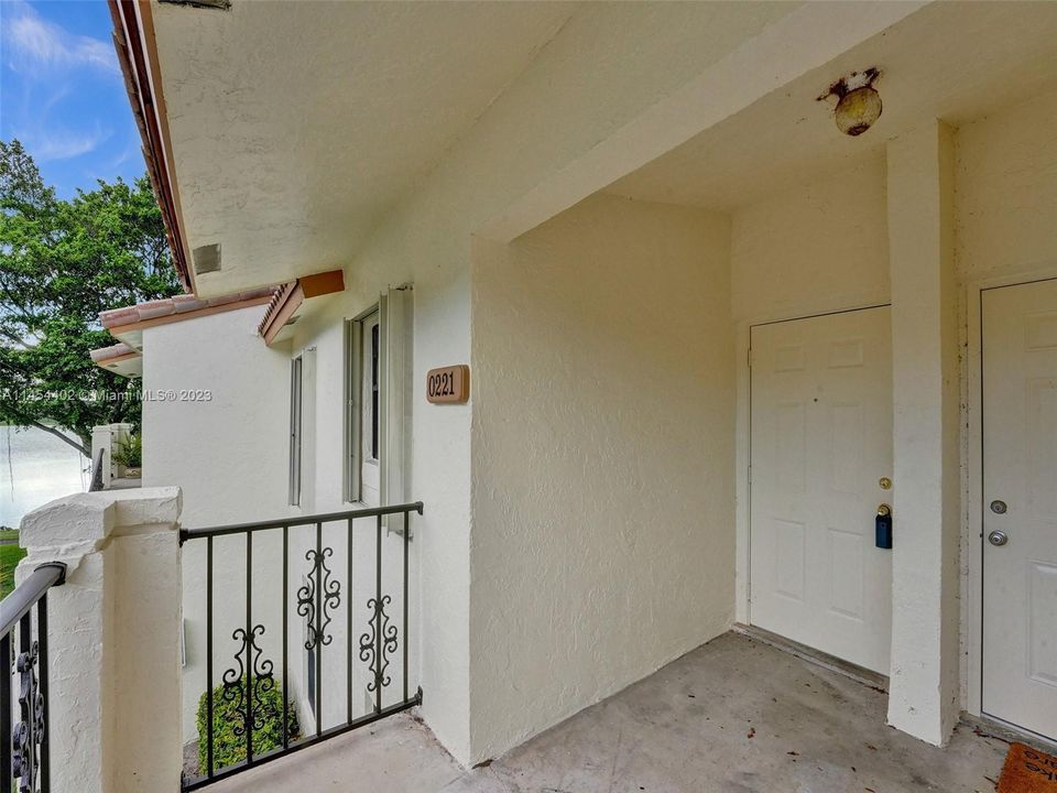 Vendido Recientemente: $275,000 (2 camas, 2 baños, 935 Pies cuadrados)