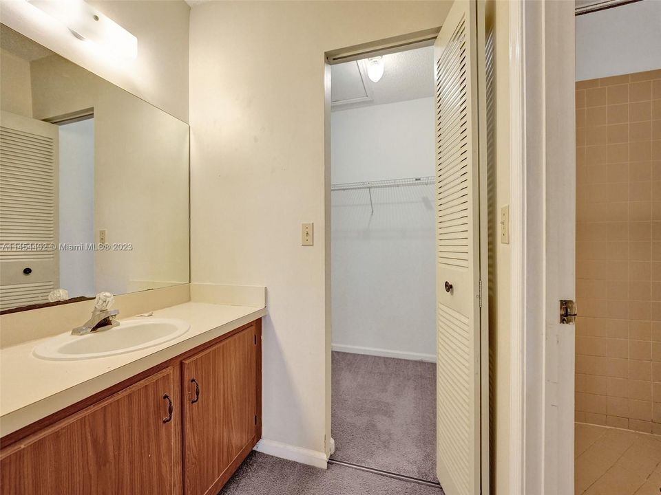 Vendido Recientemente: $275,000 (2 camas, 2 baños, 935 Pies cuadrados)