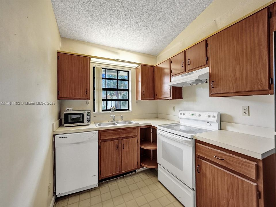 Vendido Recientemente: $275,000 (2 camas, 2 baños, 935 Pies cuadrados)