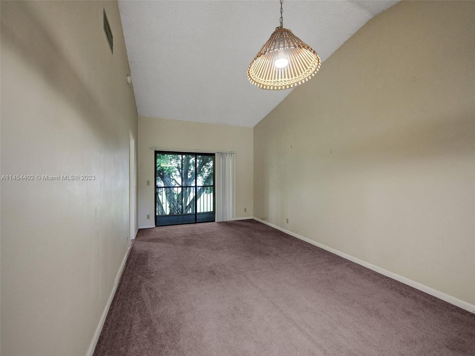 Vendido Recientemente: $275,000 (2 camas, 2 baños, 935 Pies cuadrados)