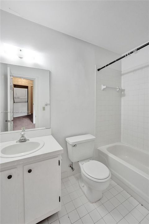 Vendido Recientemente: $275,000 (2 camas, 2 baños, 935 Pies cuadrados)