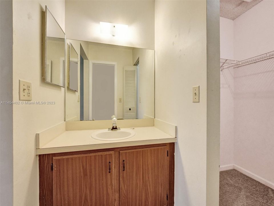 Vendido Recientemente: $275,000 (2 camas, 2 baños, 935 Pies cuadrados)