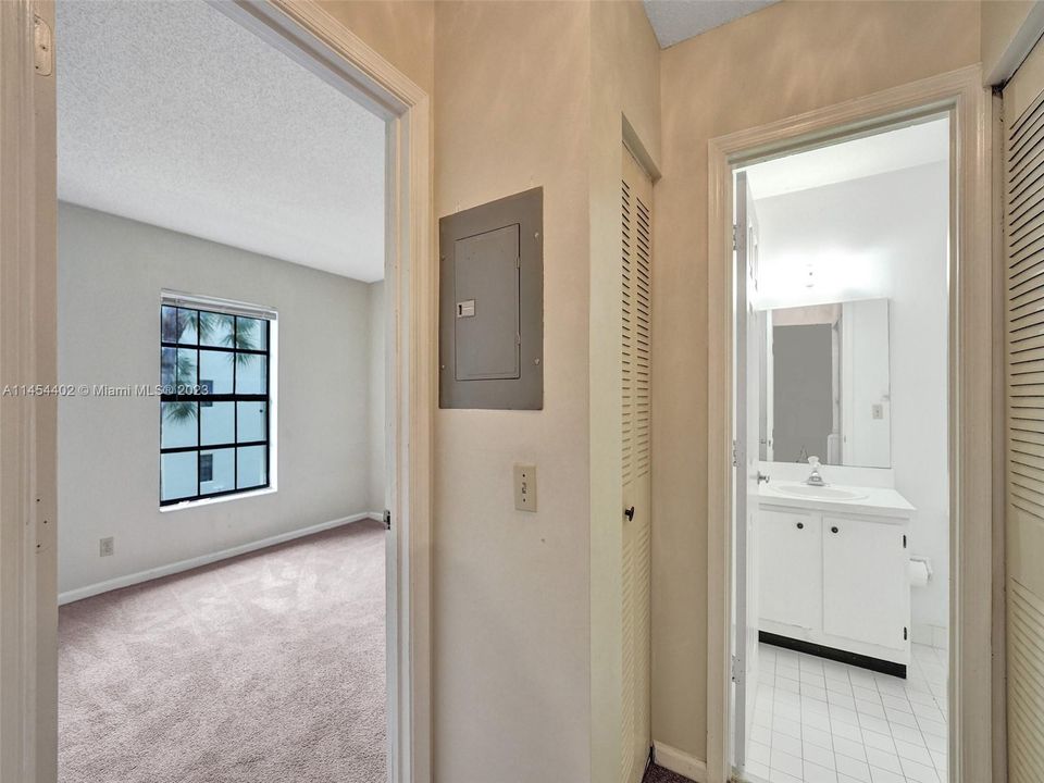 Vendido Recientemente: $275,000 (2 camas, 2 baños, 935 Pies cuadrados)