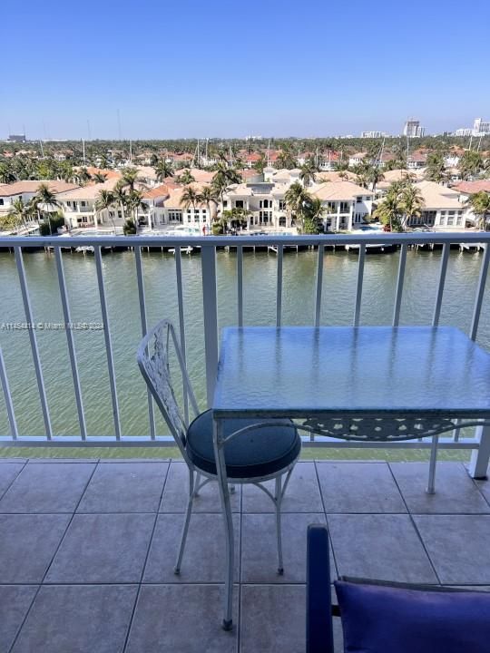 For Sale: $469,000 (2 beds, 2 baths, 1288 Square Feet)