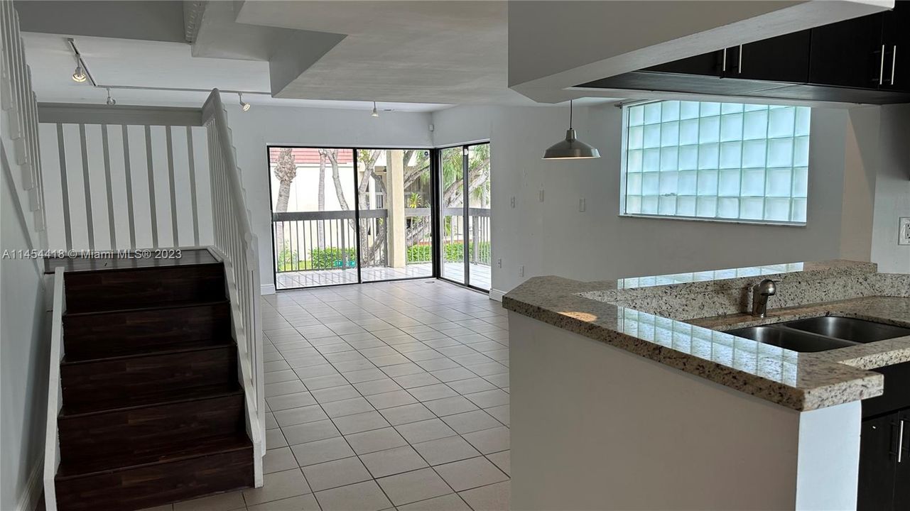 For Rent: $2,600 (2 beds, 2 baths, 1214 Square Feet)