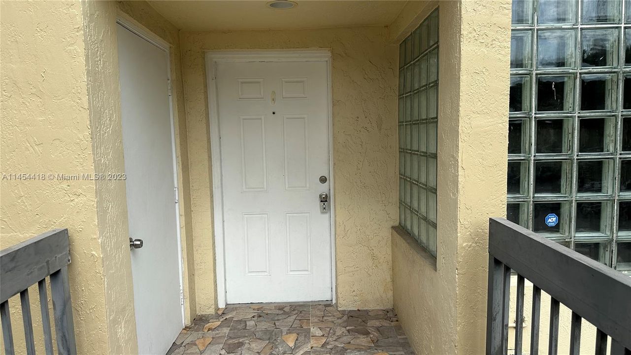 For Rent: $2,600 (2 beds, 2 baths, 1214 Square Feet)
