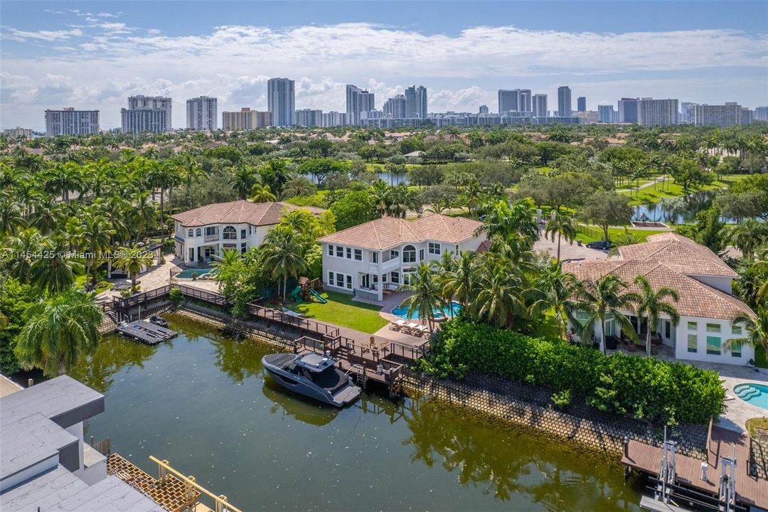 For Sale: $4,818,000 (6 beds, 5 baths, 4479 Square Feet)