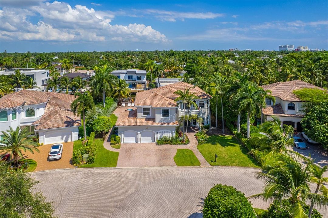 For Sale: $4,818,000 (6 beds, 5 baths, 4479 Square Feet)