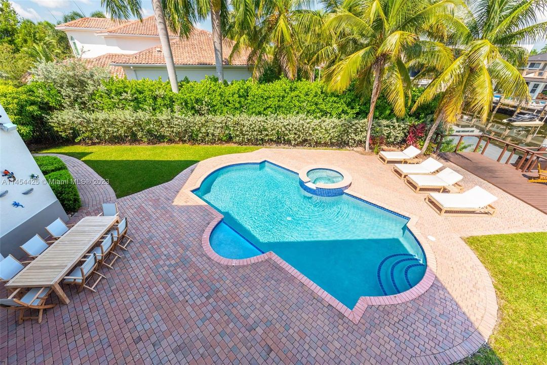For Sale: $4,818,000 (6 beds, 5 baths, 4479 Square Feet)