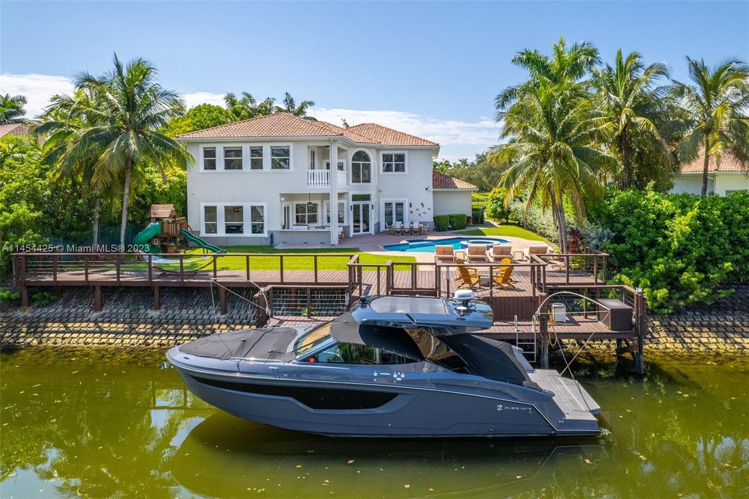 For Sale: $4,818,000 (6 beds, 5 baths, 4479 Square Feet)