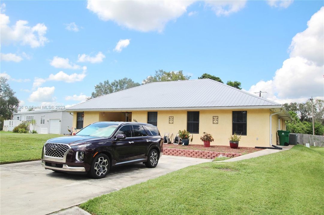 Recently Sold: $349,000 (3 beds, 3 baths, 2272 Square Feet)