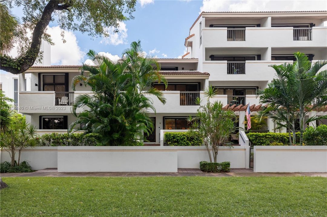 Recently Sold: $1,275,000 (2 beds, 2 baths, 1515 Square Feet)