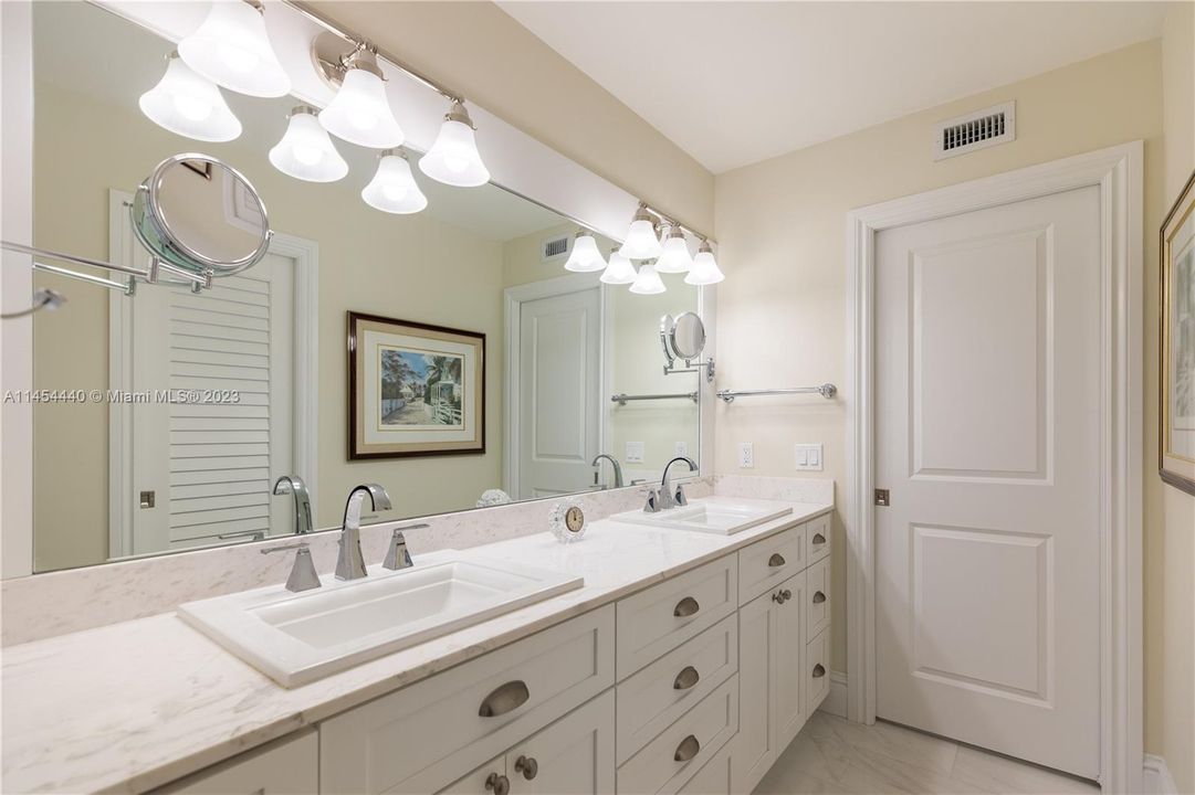 Recently Sold: $1,275,000 (2 beds, 2 baths, 1515 Square Feet)