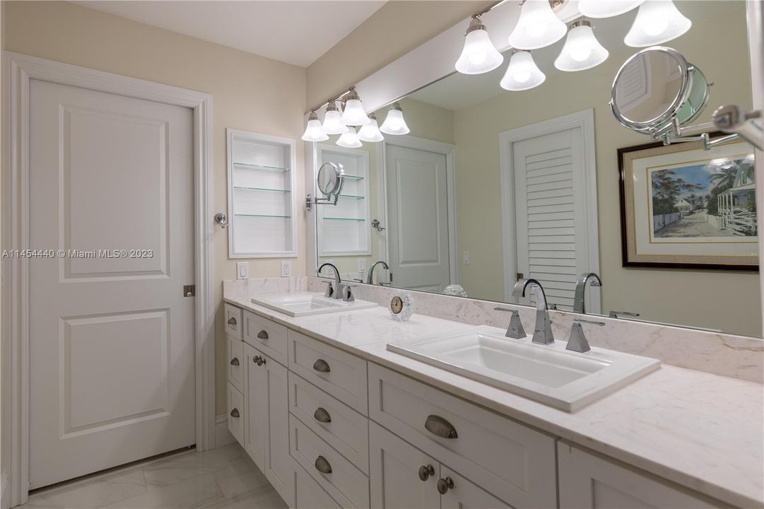 Recently Sold: $1,275,000 (2 beds, 2 baths, 1515 Square Feet)