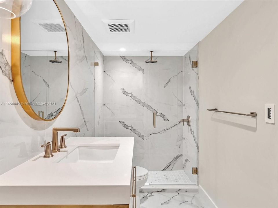 Recently Sold: $3,150,000 (6 beds, 4 baths, 3926 Square Feet)