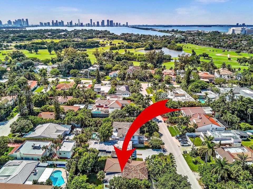 Recently Sold: $3,150,000 (6 beds, 4 baths, 3926 Square Feet)