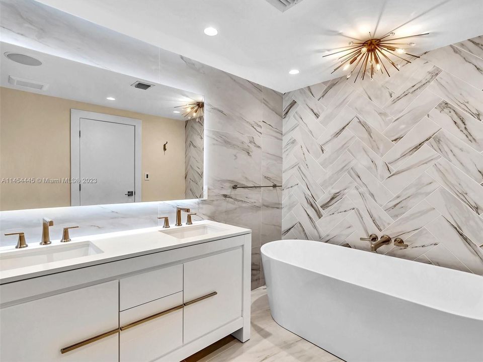 Recently Sold: $3,150,000 (6 beds, 4 baths, 3926 Square Feet)