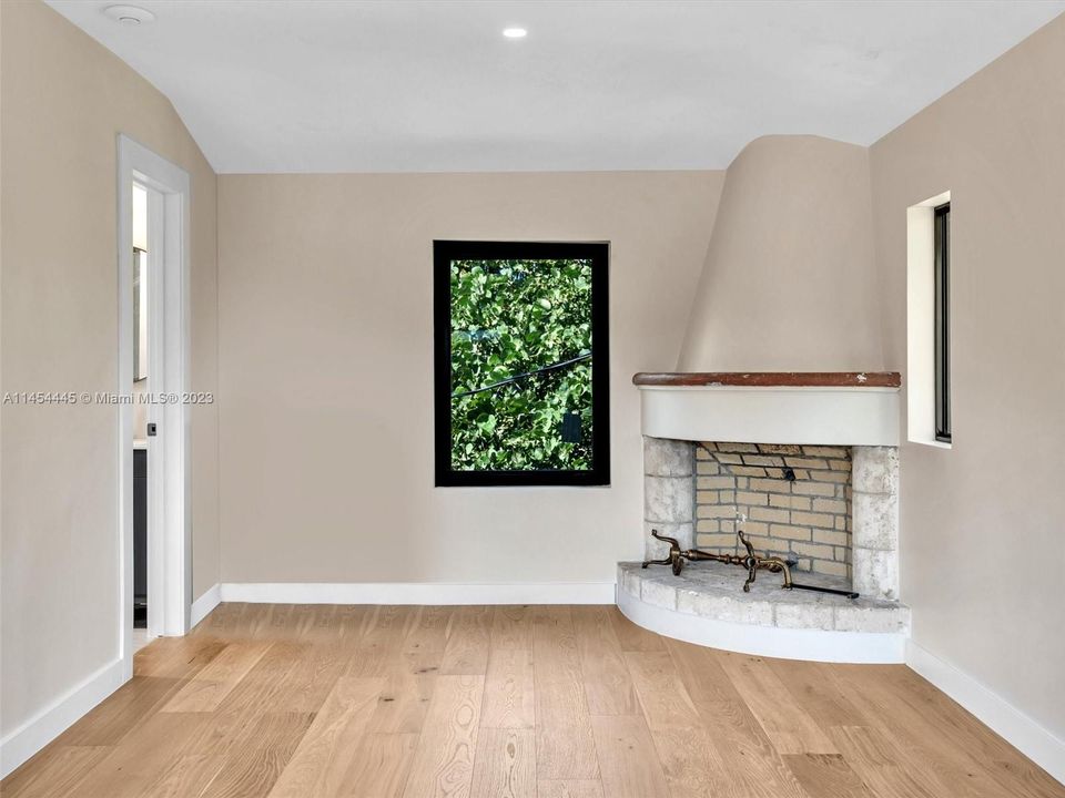 Recently Sold: $3,150,000 (6 beds, 4 baths, 3926 Square Feet)