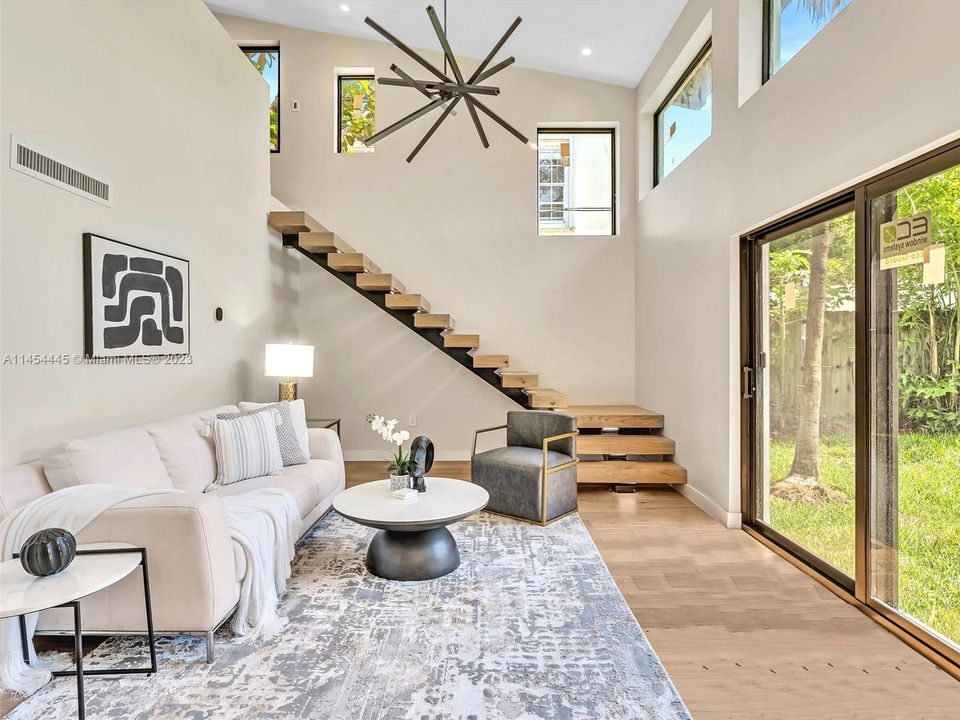 Recently Sold: $3,150,000 (6 beds, 4 baths, 3926 Square Feet)