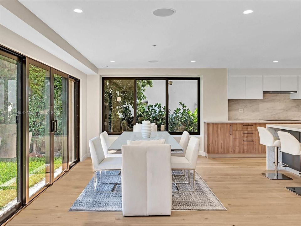 Recently Sold: $3,150,000 (6 beds, 4 baths, 3926 Square Feet)