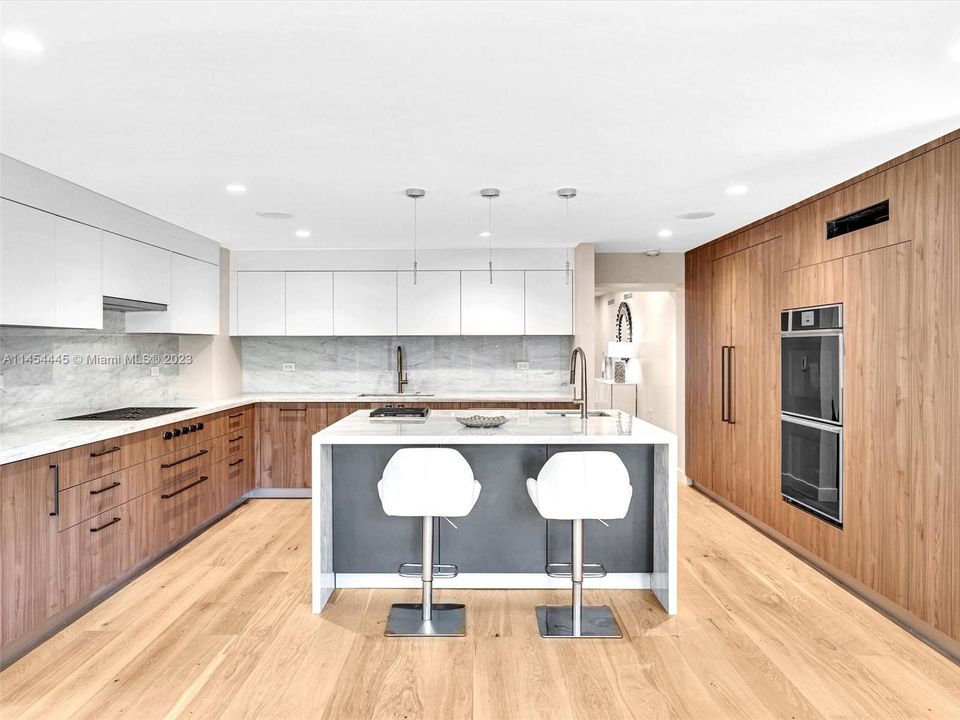 Recently Sold: $3,150,000 (6 beds, 4 baths, 3926 Square Feet)