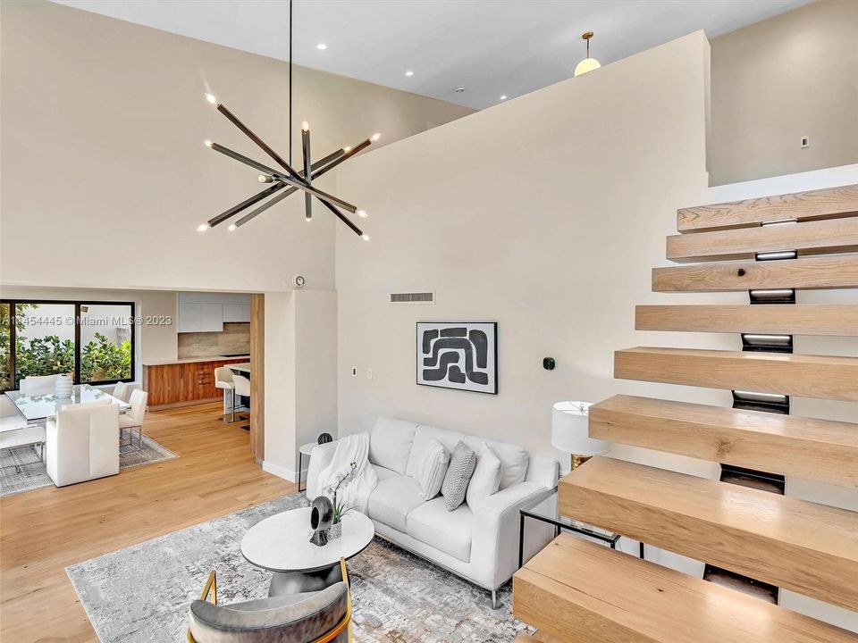 Recently Sold: $3,150,000 (6 beds, 4 baths, 3926 Square Feet)