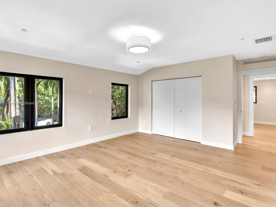 Recently Sold: $3,150,000 (6 beds, 4 baths, 3926 Square Feet)