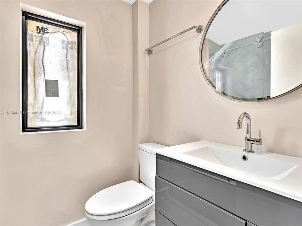 Recently Sold: $3,150,000 (6 beds, 4 baths, 3926 Square Feet)