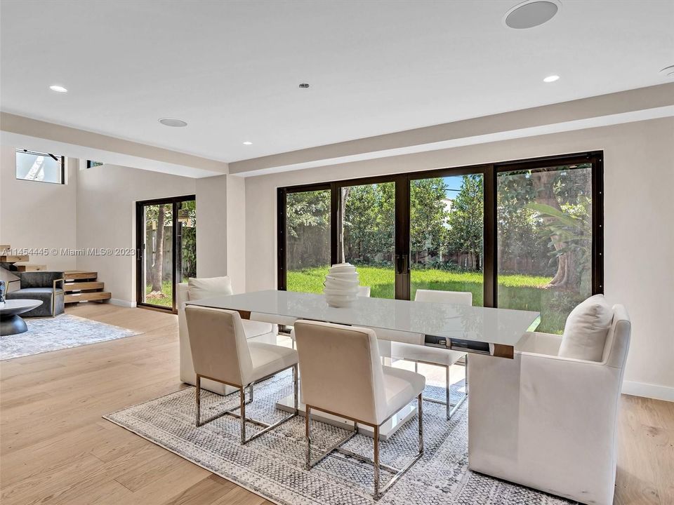 Recently Sold: $3,150,000 (6 beds, 4 baths, 3926 Square Feet)