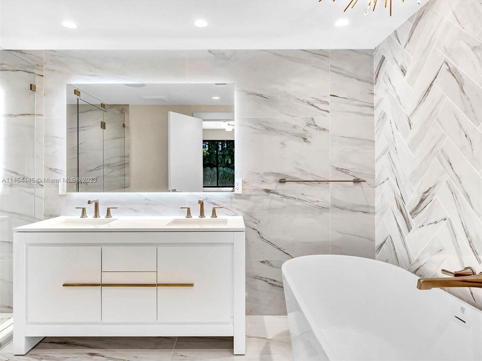 Recently Sold: $3,150,000 (6 beds, 4 baths, 3926 Square Feet)