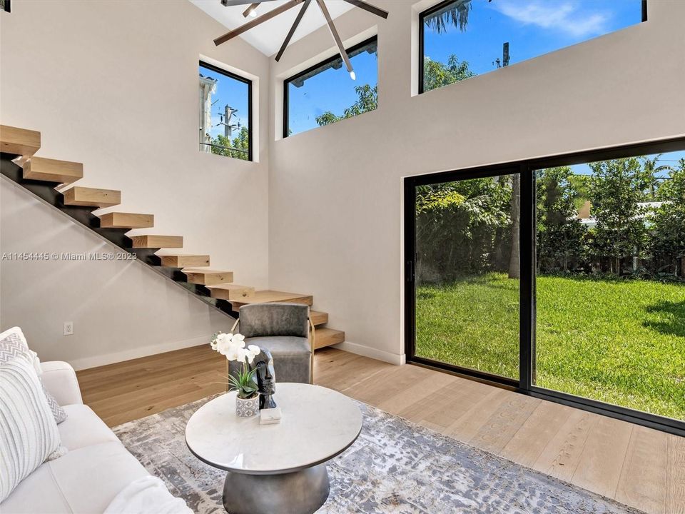 Recently Sold: $3,150,000 (6 beds, 4 baths, 3926 Square Feet)