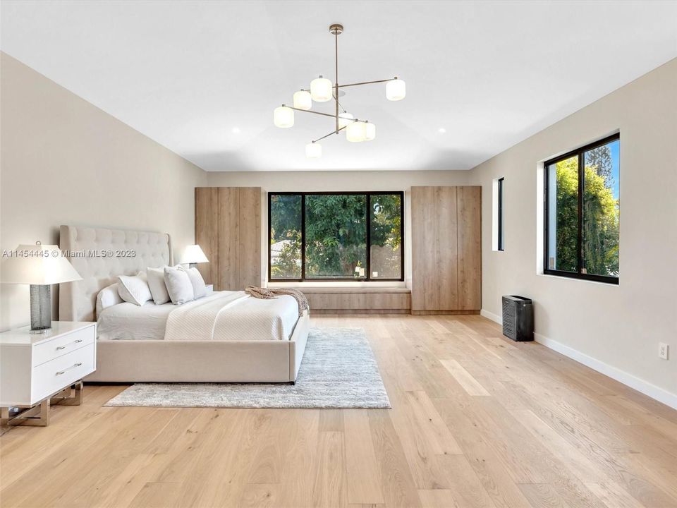 Recently Sold: $3,150,000 (6 beds, 4 baths, 3926 Square Feet)