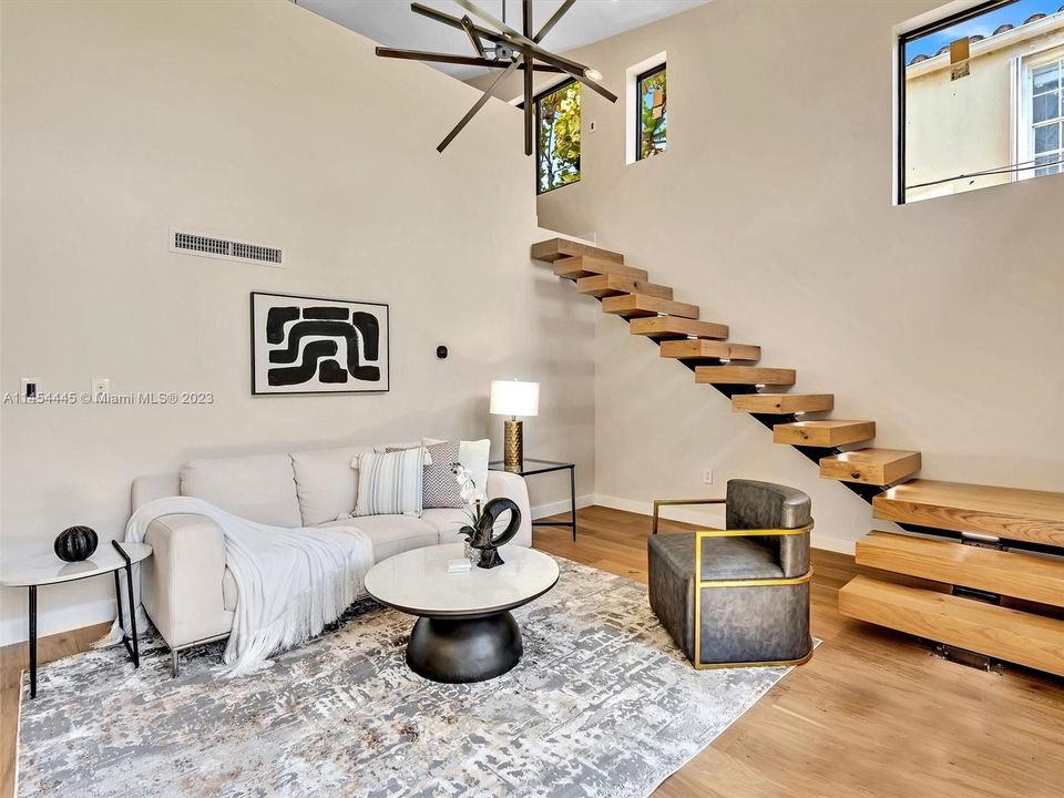 Recently Sold: $3,150,000 (6 beds, 4 baths, 3926 Square Feet)