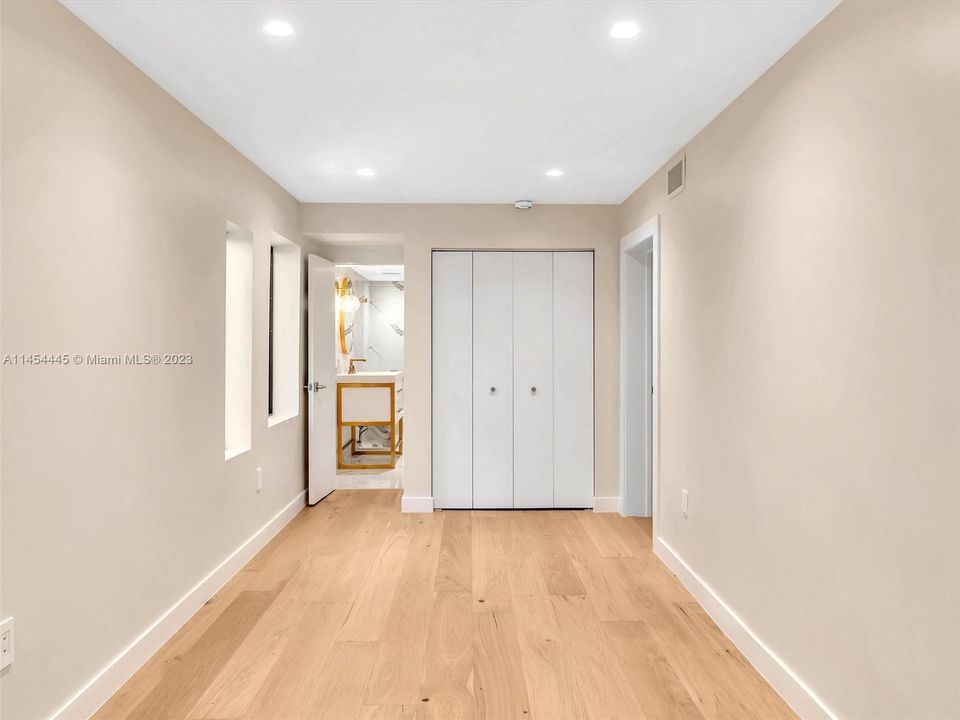 Recently Sold: $3,150,000 (6 beds, 4 baths, 3926 Square Feet)