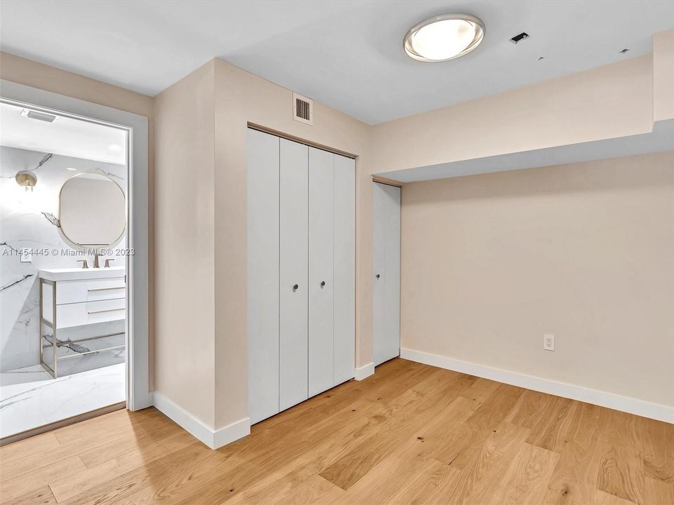 Recently Sold: $3,150,000 (6 beds, 4 baths, 3926 Square Feet)