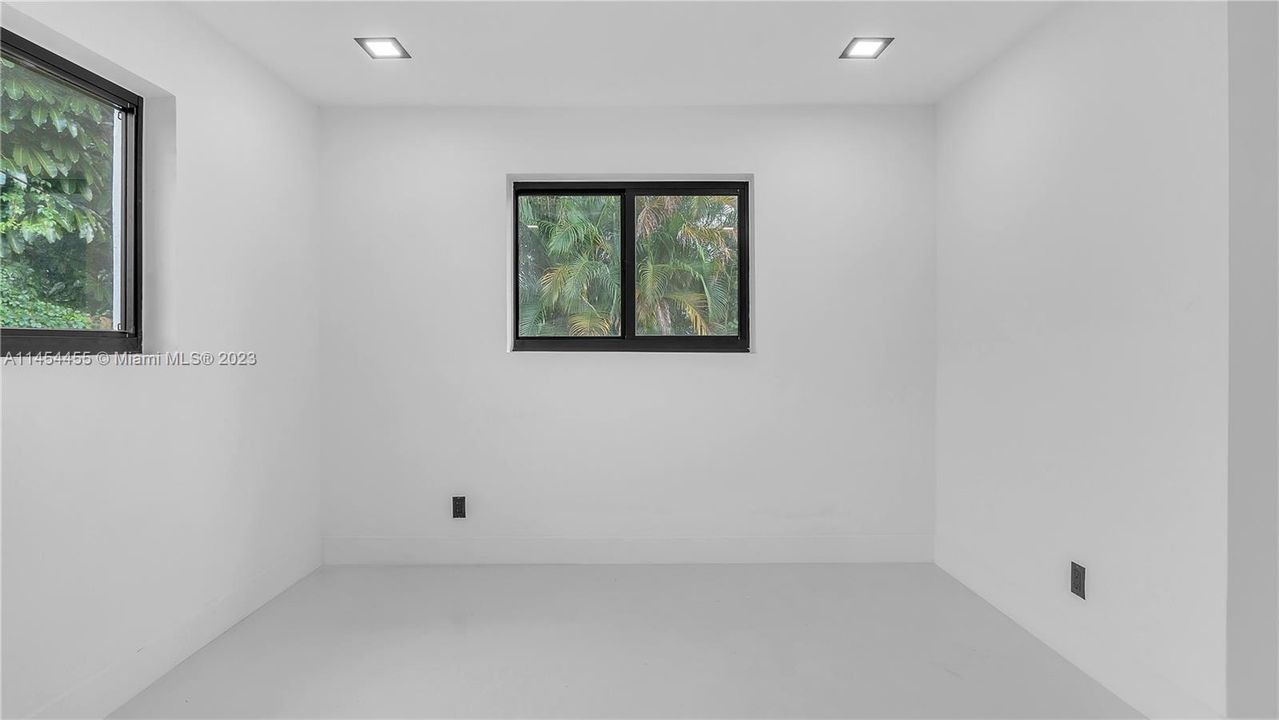 For Sale: $500,000 (3 beds, 2 baths, 1494 Square Feet)