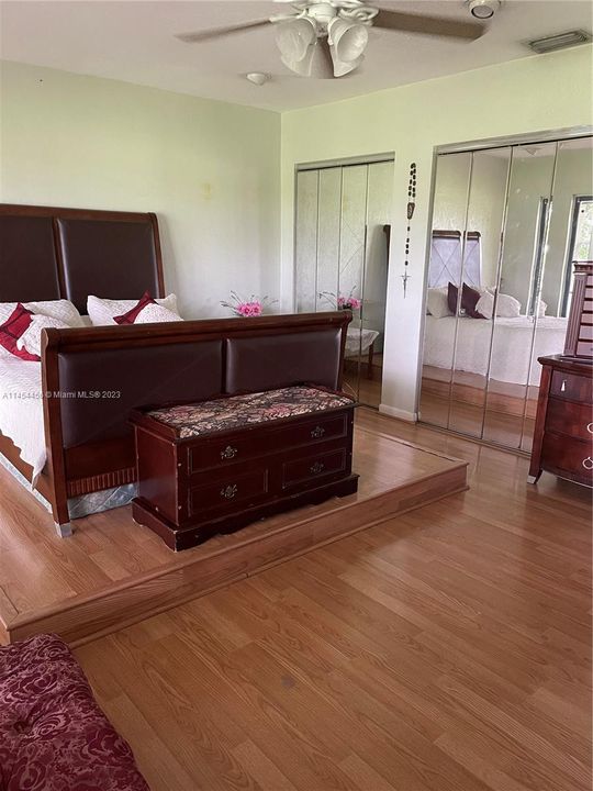 For Sale: $465,000 (2 beds, 2 baths, 1600 Square Feet)