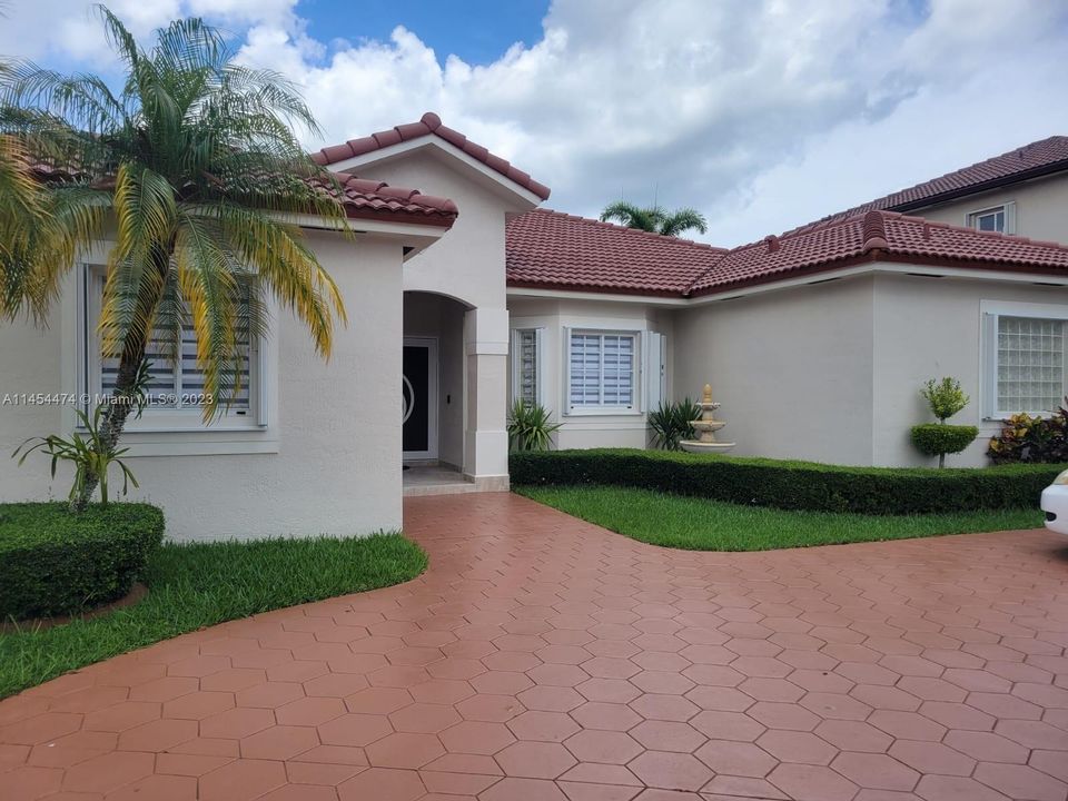 Active With Contract: $699,999 (4 beds, 3 baths, 2082 Square Feet)
