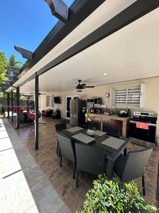 Active With Contract: $699,999 (4 beds, 3 baths, 2082 Square Feet)