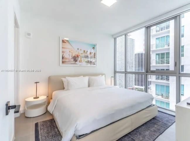 For Sale: $585,000 (1 beds, 1 baths, 599 Square Feet)
