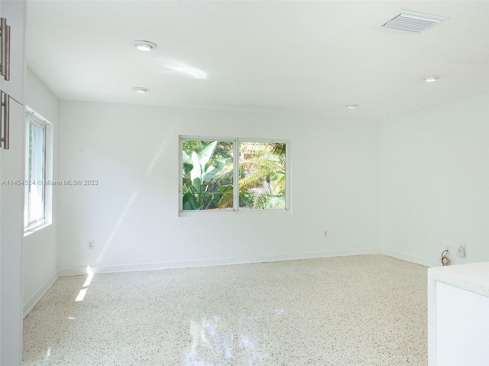 Недавно продано: $1,150,000 (3 спален, 2 ванн, 750 Квадратных фут)