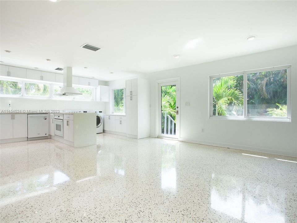 Недавно продано: $1,150,000 (3 спален, 2 ванн, 750 Квадратных фут)